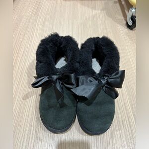 Sz 7 UGG Black Fur Boots with Bow